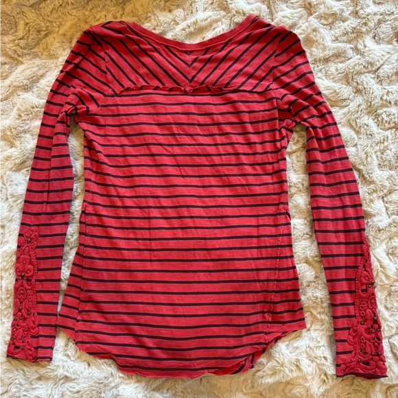 Free People Hard Candy Shirt Medium Red Striped Crochet Cuff Scoop Neck Top - Picture 5 of 9